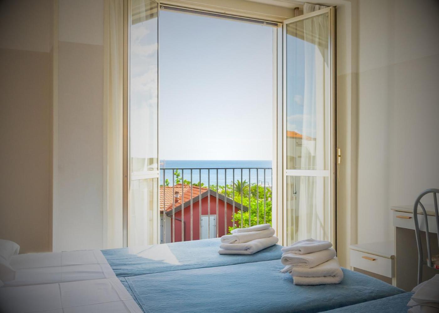 Hotel Selene - Vista Mare Ричоне Екстериор снимка